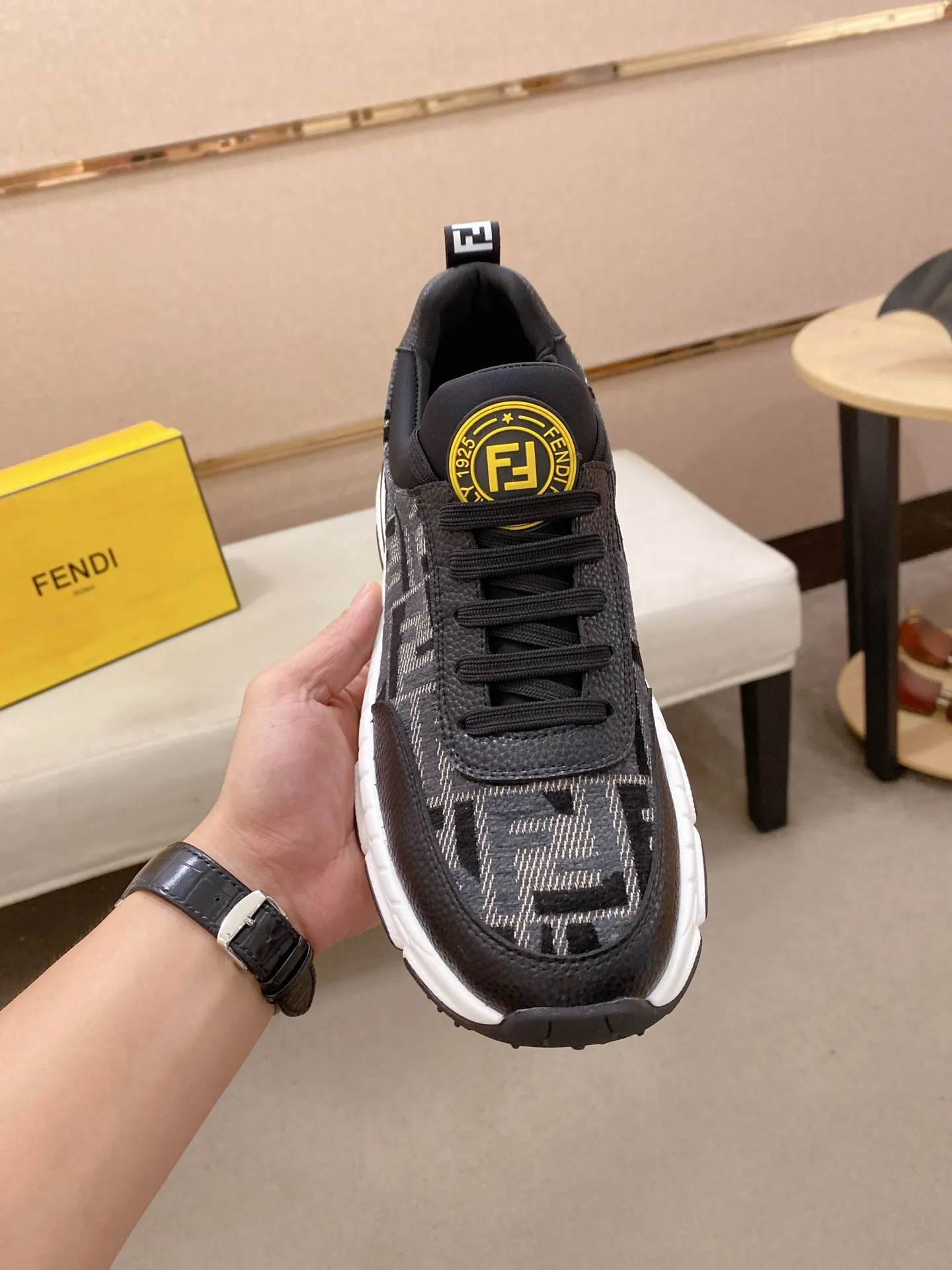 Men's men's shoes 442💰 (fendi) new style 👊🏻 upper 🇮🇹 imported cowhide fabric 🇩🇪 lining imported sheepskin lining. The original outsole is molded to highlight the identity of every man, and the upper foot is elegant and stable🚶🏻🚶🏻The high-end custom counters reproduce the original version📯No matter the wind or rain, the shoe last remains unchanged and can withstand the verification of time🔍️,🔵 Size: 38-44